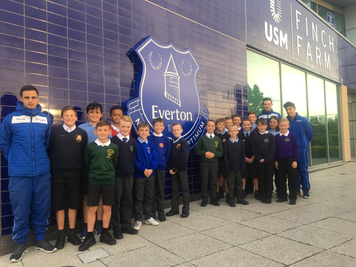 dcsoccer88's tweet photo. From @ManUtd last wk 2 training @Everton this wk 4 @dcsoccer88 #StHelensSchoolboysRepresentativeSquad @sthelensreport #Talent #EliteFootball https://t.co/qaZowSAWoz