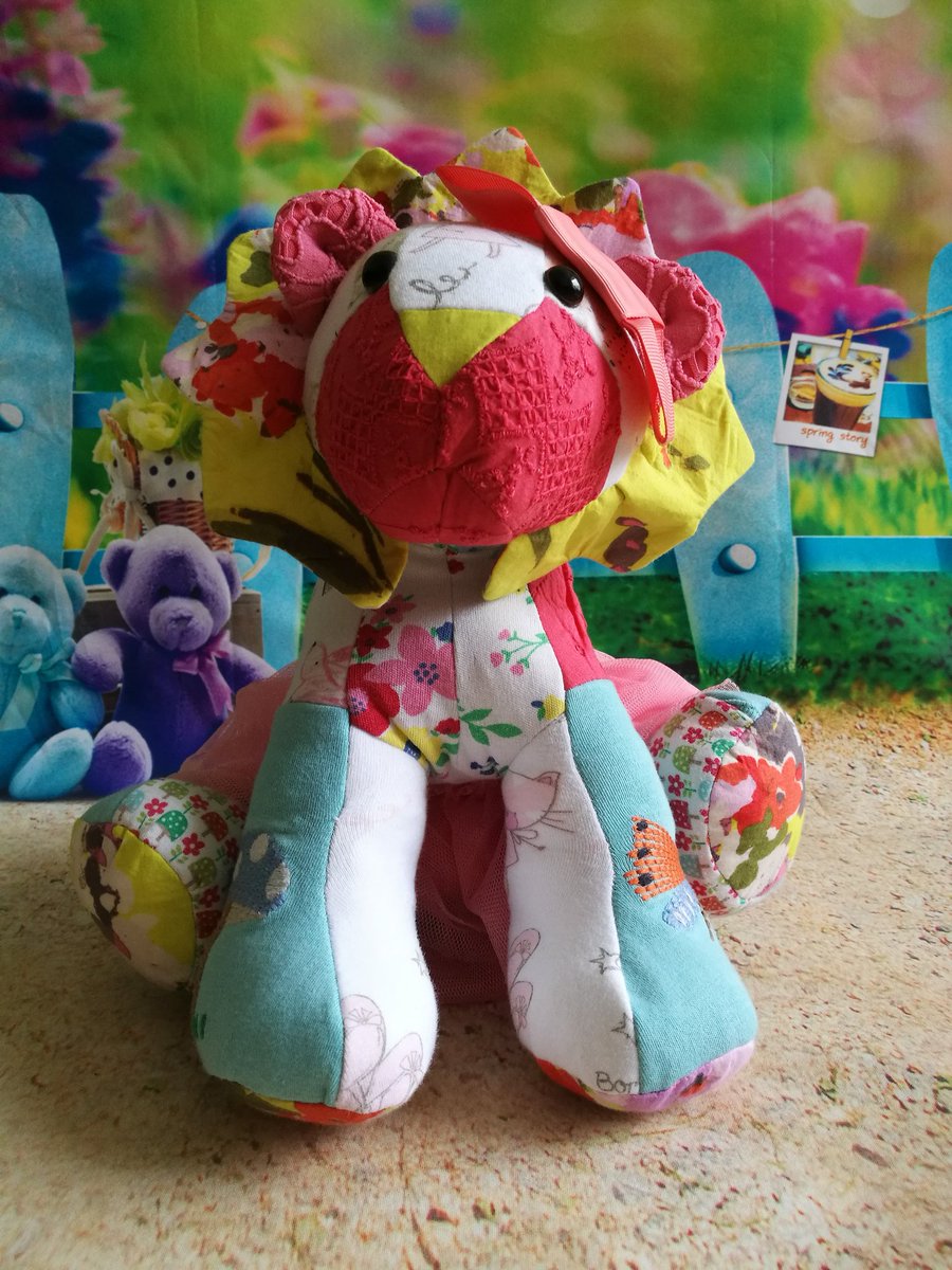 Cheryl_Lally_'s tweet photo. #handmadehour #lion #babygirl #firstclothes #baby https://t.co/UYfKQoE1Tt