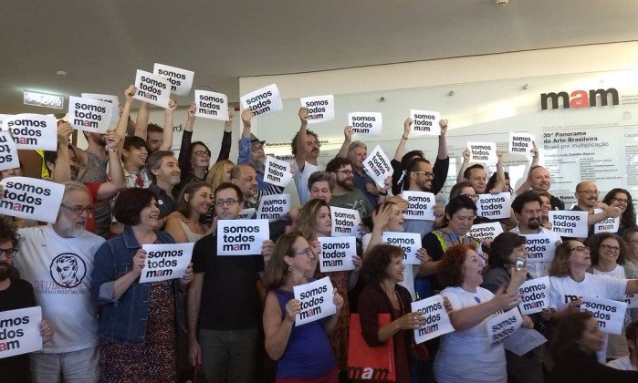 JornalOGlobo's tweet photo. Após protestos, MAM recebe apoio de artistas e movimentos culturais https://t.co/Z9yASiV3S7 https://t.co/27DazWM4Ub