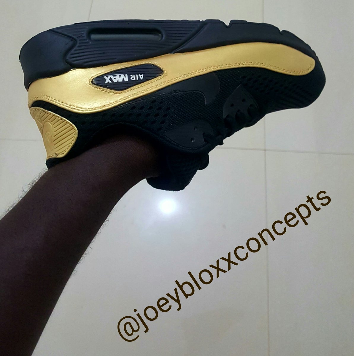 JoeyBloxx's tweet photo. Hi am Joey Bloxx and I restore old sneakers and customise new sneakers. Retweet to help share my work and follow on ig @joeybloxxconcepts ππ https://t.co/jxNhpUgBPx