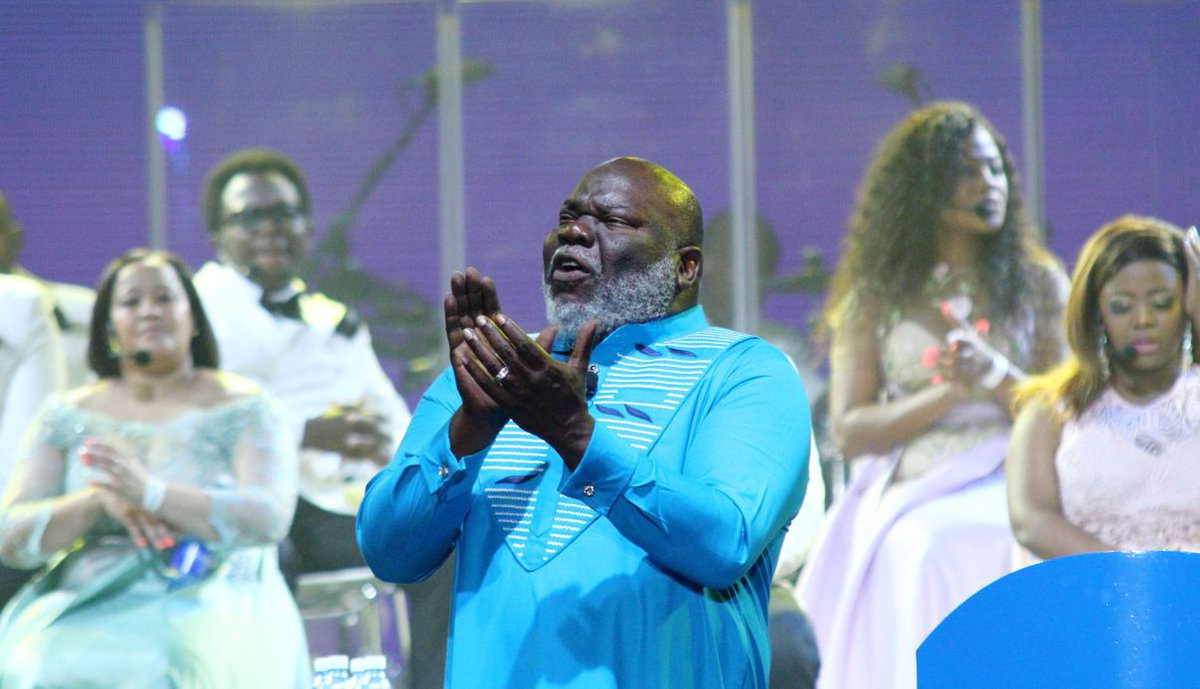 dbnexperience's tweet photo. @BishopJakes "People hate method they love miracles but there is something about the method that makes you a winner" #EssenceFestDBN https://t.co/FYOWUZzDvC