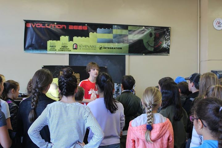 secondaireSdeS's tweet photo. La robotique te passionne? C'est ici que ça se passe! Partagez dans vos réseaux! 
#portesouvertessdes #tonseminairetattend @Evolution2626 https://t.co/kCG6XT15f5