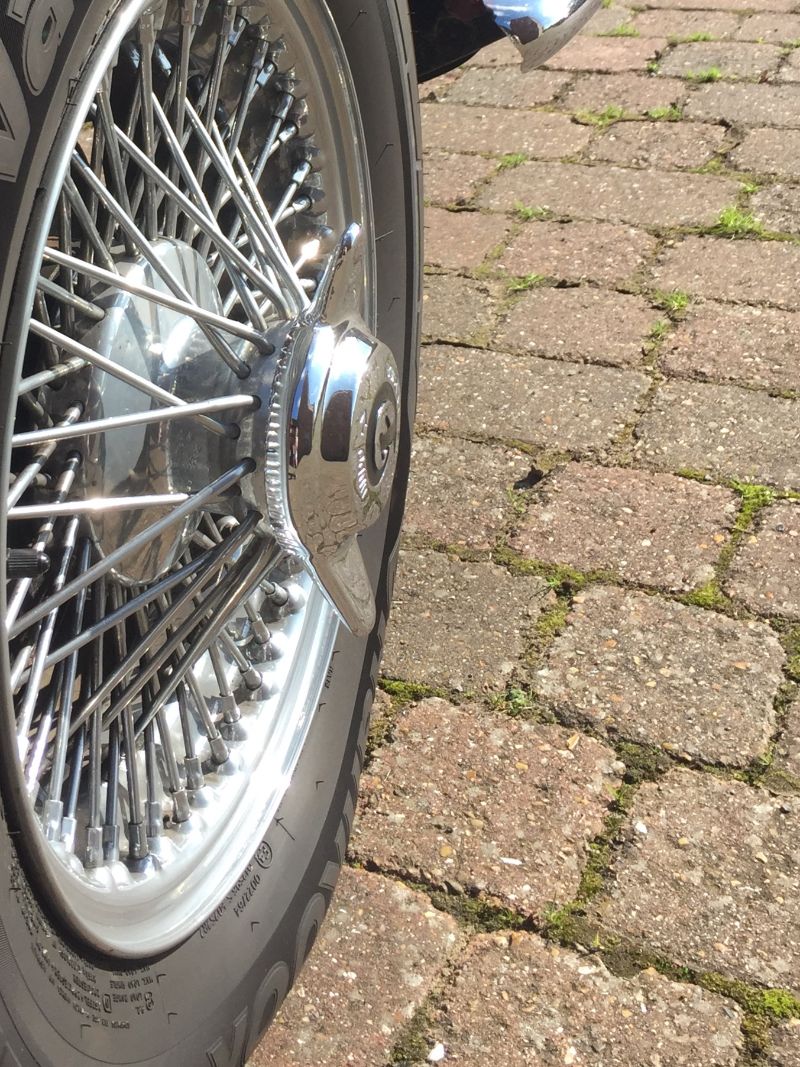 DriveaClassic1's tweet photo. #daimler #spinner  I love wire wheels
https://t.co/va0O92t6F1 https://t.co/e1IgtJGCr7
