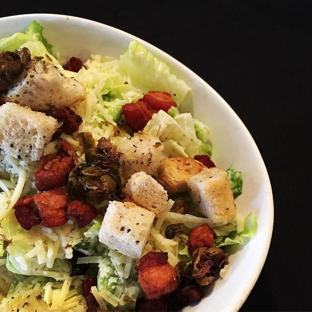 culinaryadvco's tweet photo. Crispy, salty Caesar Salad w/ Caper Popcorn + Wild 🐗 🥓 @eloracork .
.
.
.
.
#caesarsalad #elora #local #ontario #eloragorge #wildboarbacon … https://t.co/cW77gUskmC