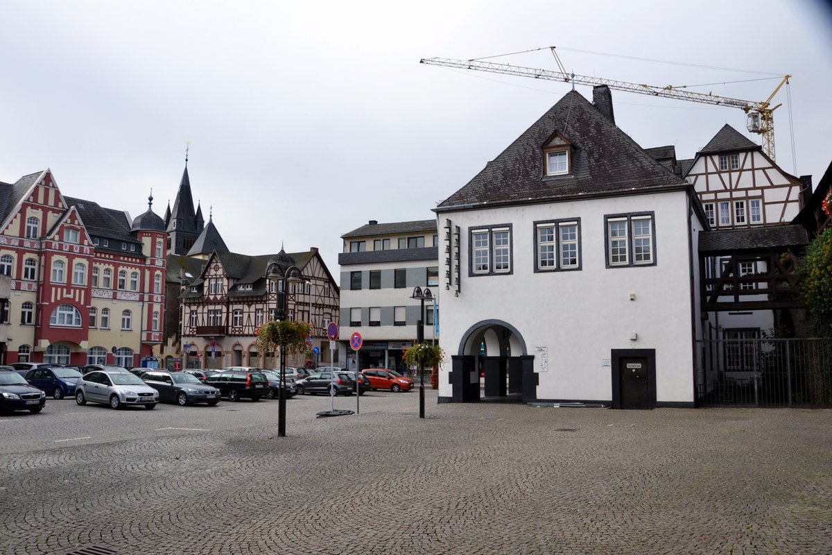 HistoryOnTracks's tweet photo. The #Salhofplatz in #Lahnstein. This was the site of a Frankish manor house (#Salhof in German) around ca. 900. https://t.co/PZ9HahCHIF