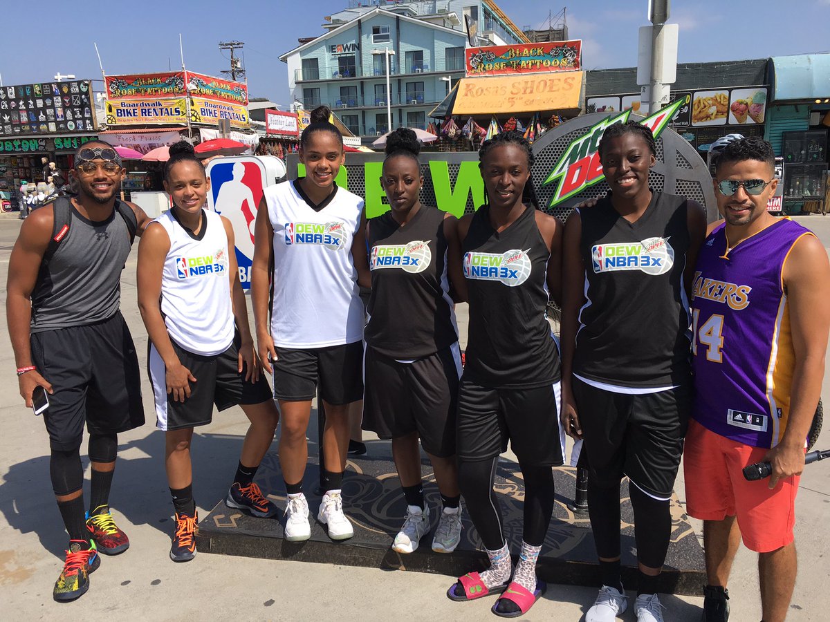 We got San Fran's champion's 3 C's and Miami's champion's Lady Chargers here with @BdotAdot5 and @iDstroy #DewNBA3X