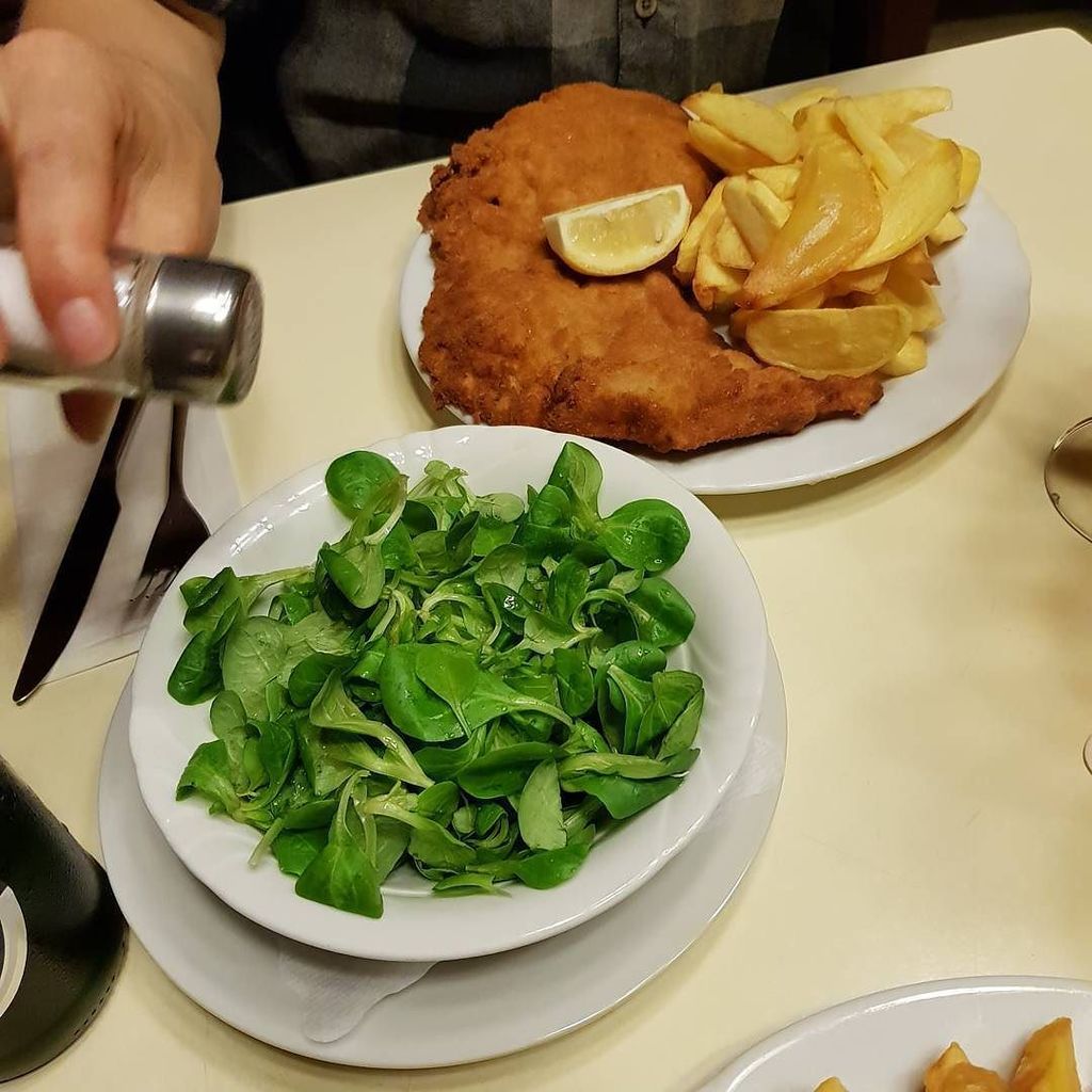 dasjo's tweet photo. #schnitzelcon #anzengruber #drupalcon https://t.co/ucgChIWOsa https://t.co/U8Xss5X7tl