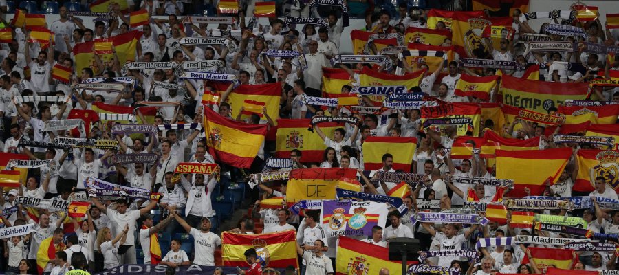 El Santiago Bernabéu se llena de banderas españolas en el día del referéndum en Cataluña atres.red/rzjhu1