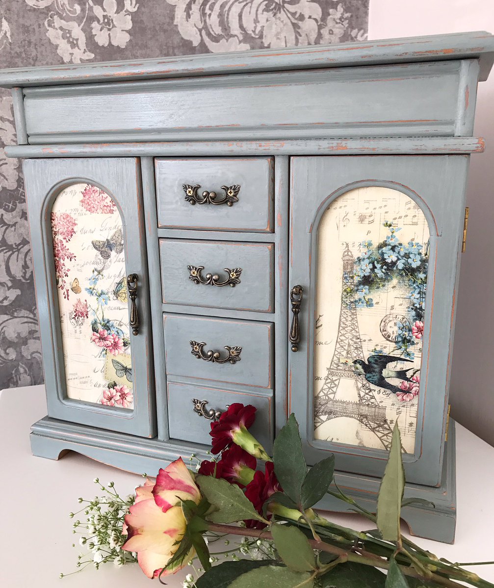 LivvysLoft's tweet photo. Vintage Parisian theme jewellery box painted in #anniesloan duck egg blue💙 #handmadeHour https://t.co/pmIiSuxyqO