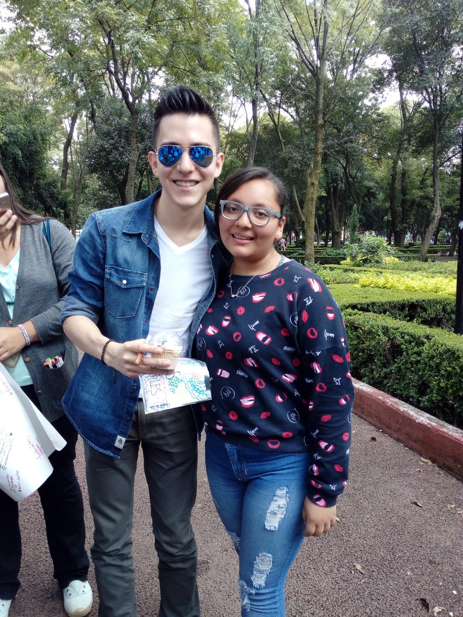LoreversCDMX's tweet photo. @LuisPabloTamayo
Les. ❤
Te adoro mucho,ya te extraño muchísimo. 💔😍
Espero verte muuuuy pronto. 🙌🙈🌌💖
Ten lindo día. 😇💓
Te adoro. 💕🐼 https://t.co/m3cI1Zned7