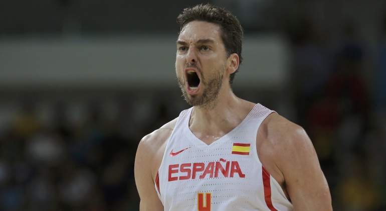 elEconomistaes's tweet photo. Pau Gasol critica la violencia policial del #CatalanReferendum: "¿A esto hemos tenido que llegar? ¿Era necesaria?" https://t.co/Evt16QIslm https://t.co/3M159nAcs0