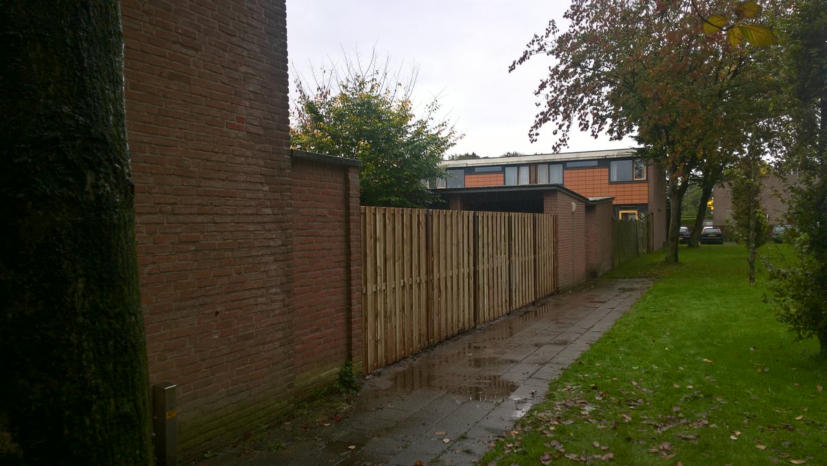 wilcopolhout's tweet photo. " Barneveld helpt" dag Na noeste arbeid en veel regen een mooi resultaat. Een voorbeeld: Een schone tuin en een nieuwe schutting. https://t.co/3BDisbW1PU