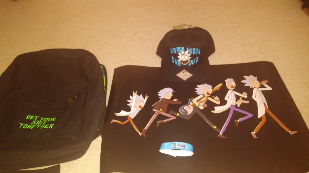 TrooBlees's tweet photo. After 338 people and 3 hours in the rain I got my stuff #rickmobile https://t.co/BHKrRd6aps