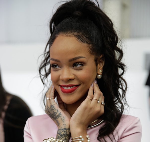 Rih_reaction's tweet photo. September 30th vs October 1st https://t.co/CVzvn2rXfm