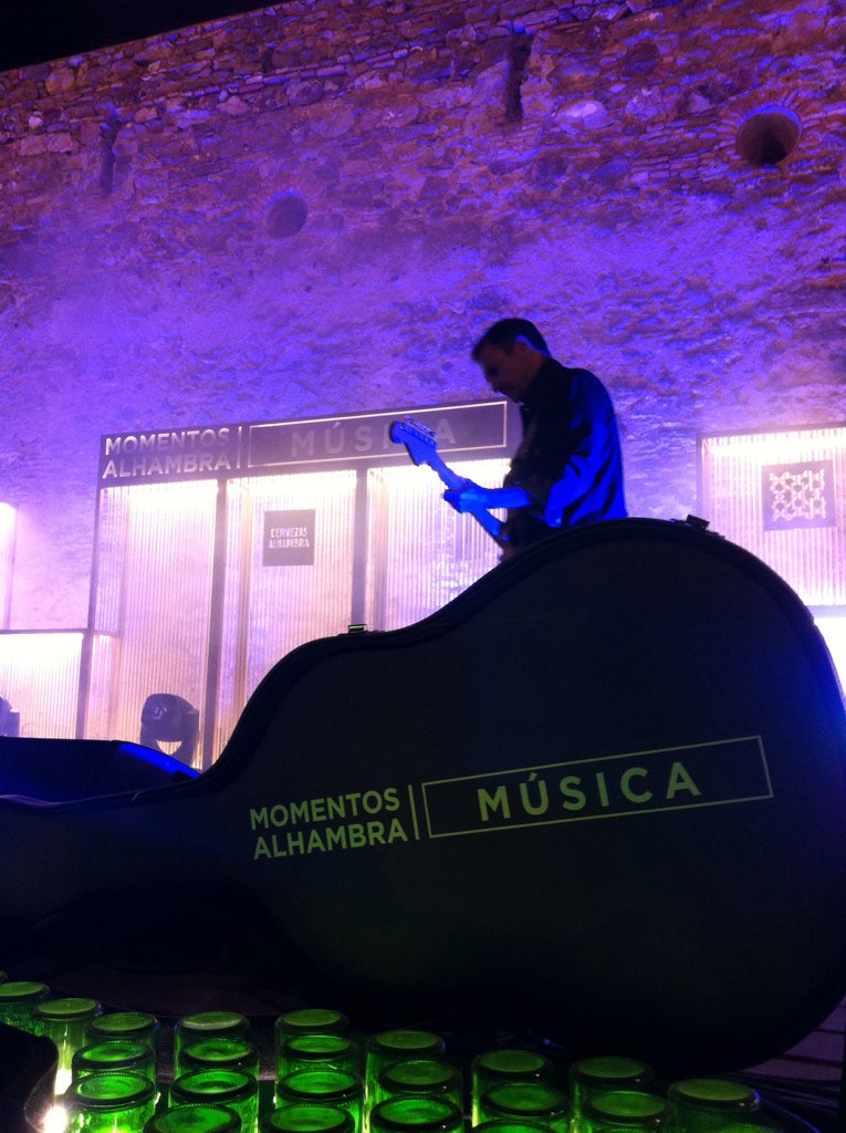 noemisandra1's tweet photo. Anoche @LosPlanetasGr volvieron a desplegar su magia en el #CastilloGibralfaro #Malaga @Alhambra_Es @Malagaescool https://t.co/Bkez37afuD