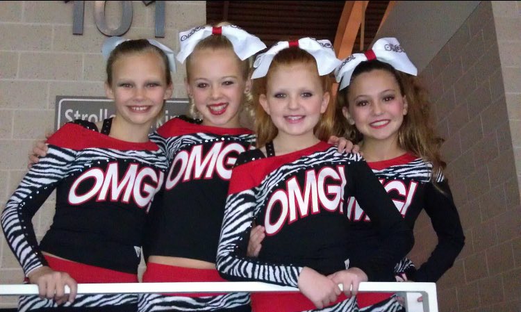 jacee_plunk's tweet photo. Happy happy freakin birthday to my home girl, @paigeslenk_!!!! 💗🎉😘 Love you more than you know! #throwback #ourpose https://t.co/Iu5kRRKPvU