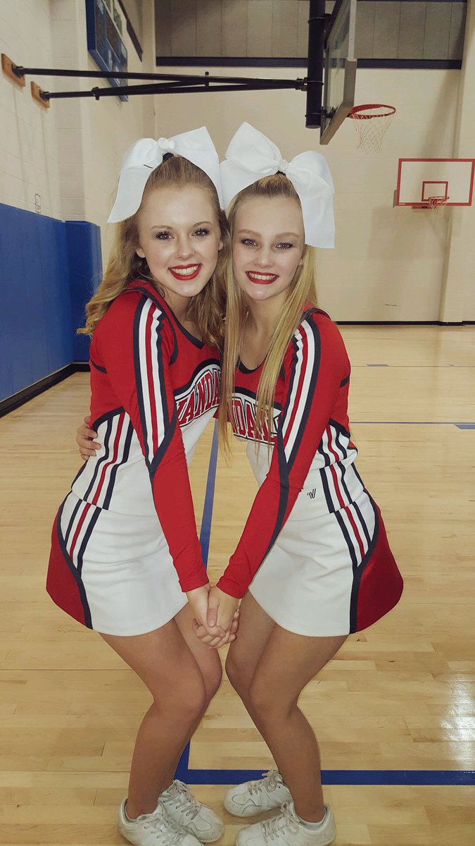 jacee_plunk's tweet photo. Happy happy freakin birthday to my home girl, @paigeslenk_!!!! 💗🎉😘 Love you more than you know! #throwback #ourpose https://t.co/Iu5kRRKPvU
