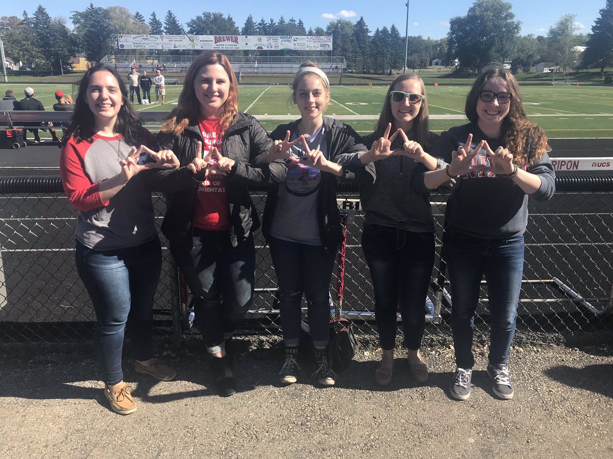 KD_Ripon's tweet photo. Gamma Tau had an exciting weekend! Sisters went canvas painting and cheered on our Redhawks at the football game! #RiponKD https://t.co/f1lJajjGLs