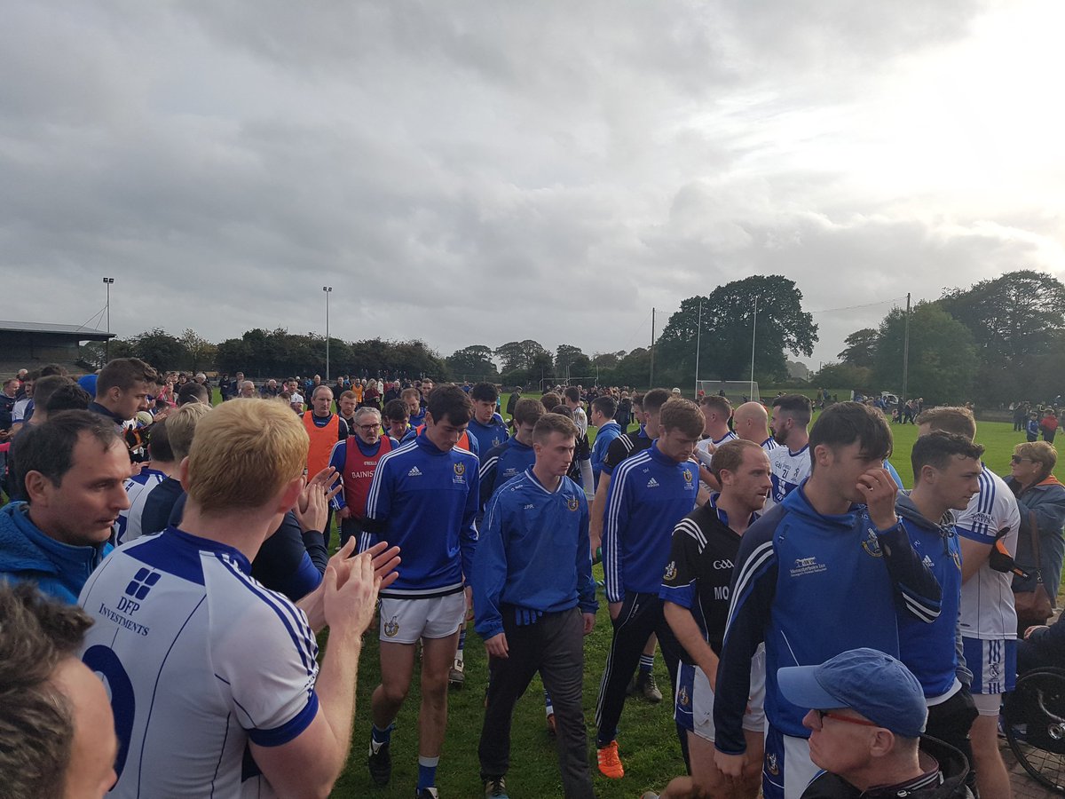 louthgaa's tweet photo. What a fantastic gesture from @dundalkgaels following their win over Naomh Mairtin. A Guard of honour to the @naomhmairtin players &amp; Mgt https://t.co/zisHwhPrQV