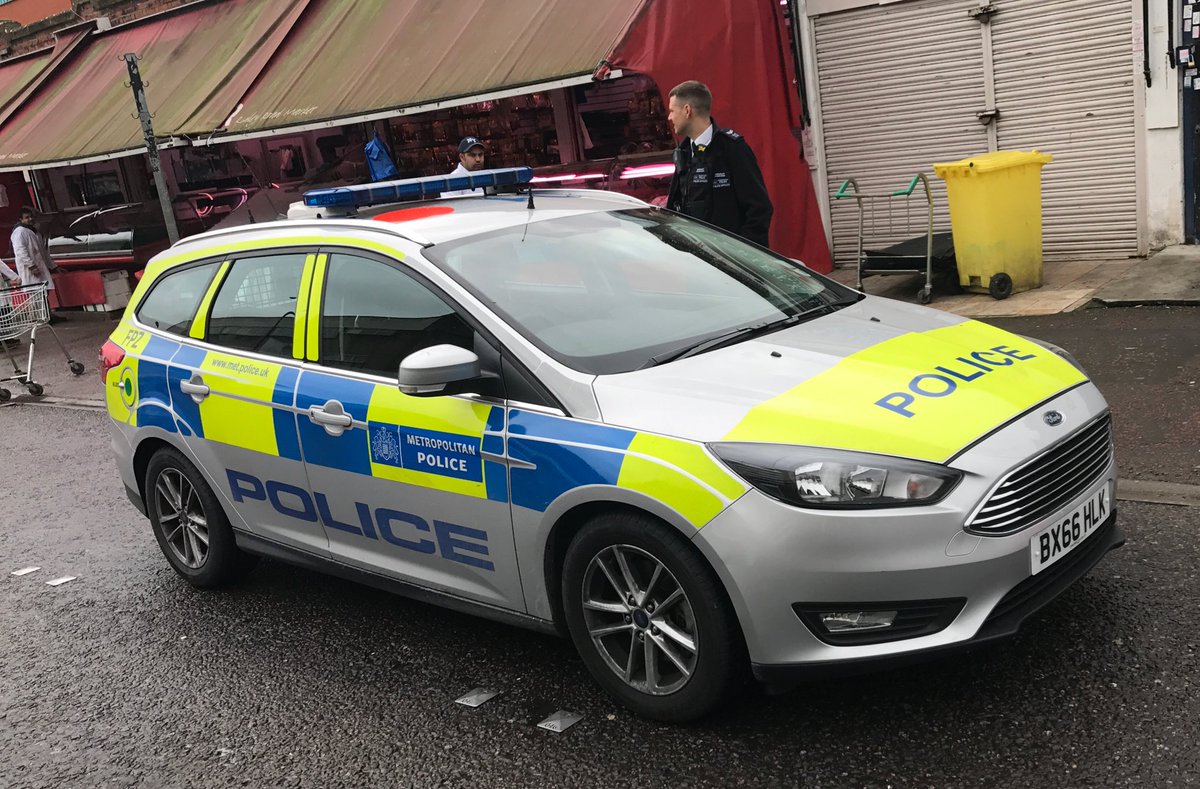 MPSHackney's tweet image. #GDTeamC supervisors patrolling Ridley Road market this morning - nice to take some time to talk with stall holders &amp;amp; the public