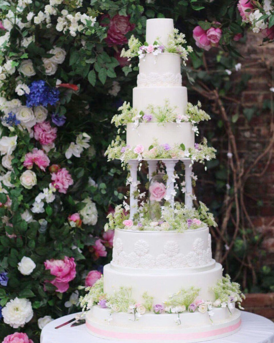 theblossomcomp's tweet photo. An absolute masterpiece! 'Bella- Rose' cake by @TeesbakeryUK 🎂🌸💕 https://t.co/WZilbyJdR7