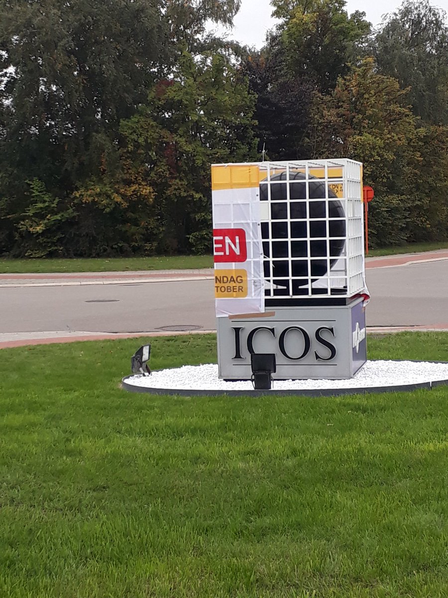 NeilVdBroeck's tweet photo. Icos, belangrijke speler in de digitale revolutie. Alles kleiner maar ook kwalitatief. #itfactory #thomasmore #openbedrijvendag https://t.co/xwCFGhKhRi
