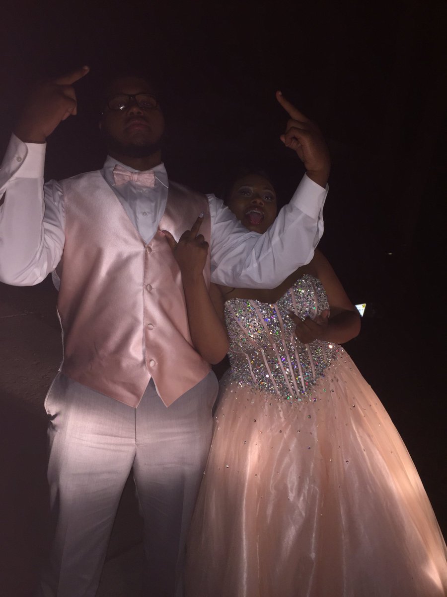 _shaunyashyann's tweet photo. Last Homecoming 😍😛💕 https://t.co/E0Cg22U8zy