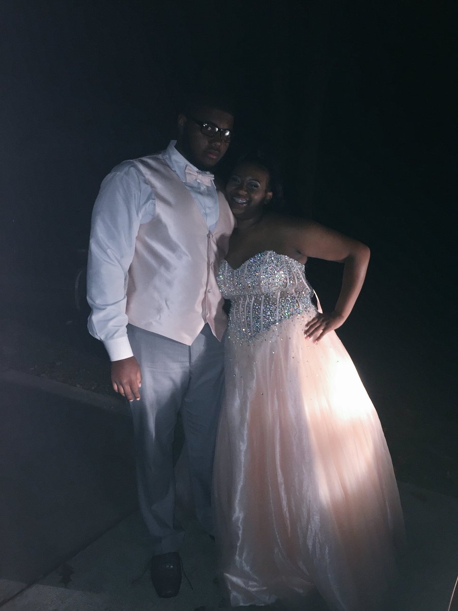 _shaunyashyann's tweet photo. Last Homecoming 😍😛💕 https://t.co/E0Cg22U8zy