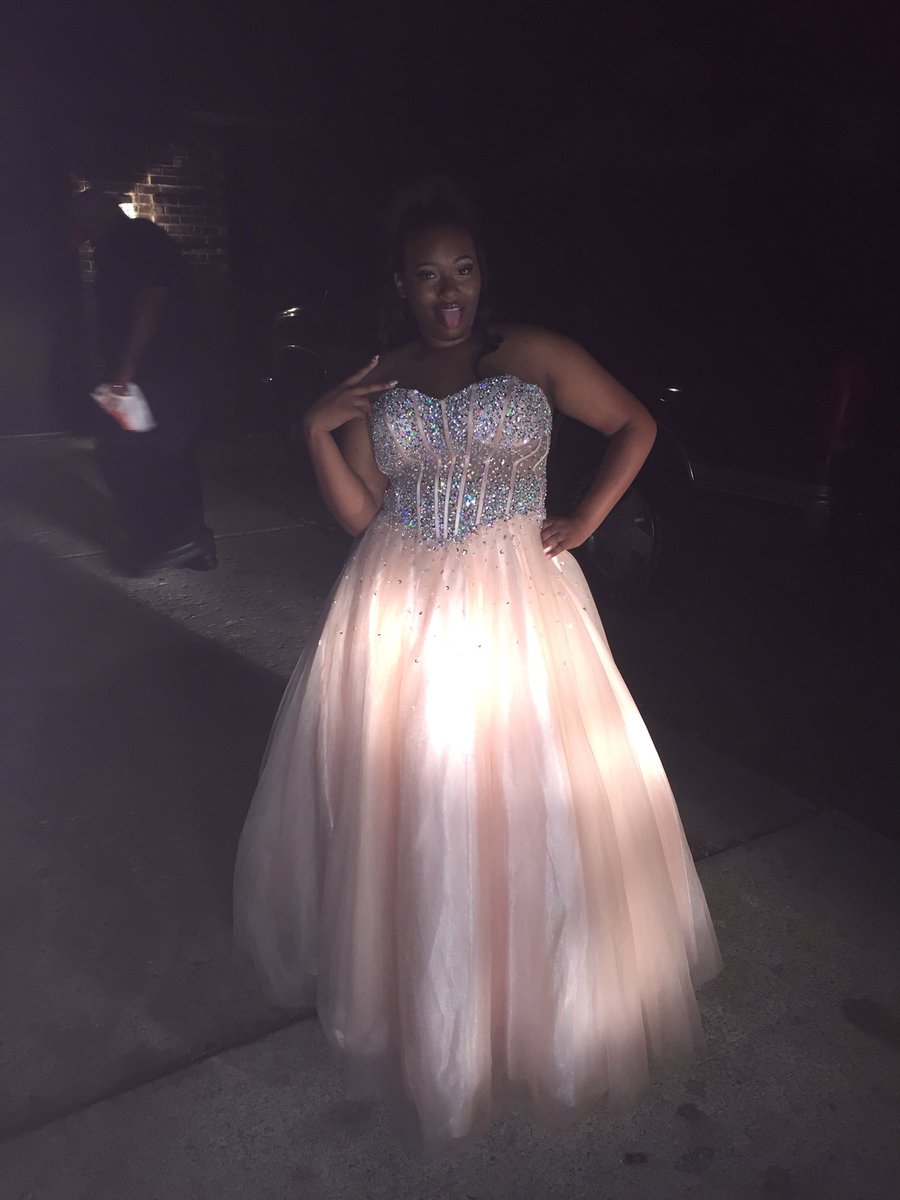 _shaunyashyann's tweet photo. Last Homecoming 😍😛💕 https://t.co/E0Cg22U8zy