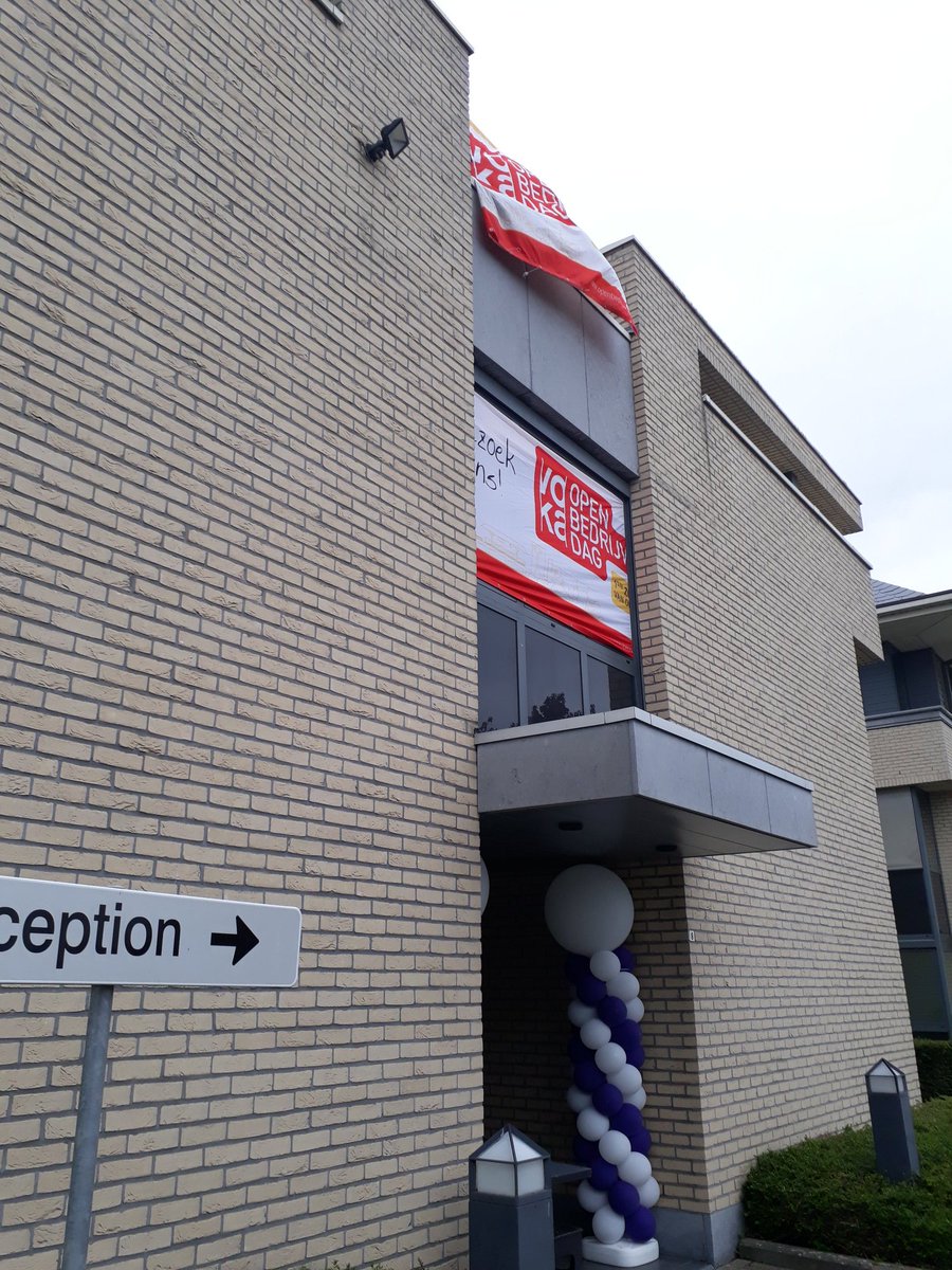NeilVdBroeck's tweet photo. Icos, belangrijke speler in de digitale revolutie. Alles kleiner maar ook kwalitatief. #itfactory #thomasmore #openbedrijvendag https://t.co/xwCFGhKhRi