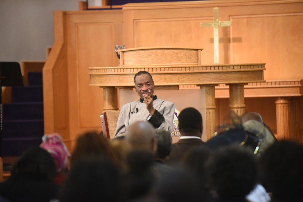 CJAphotogRaphy's tweet photo. @themzbc Dr. @leonardnsmith brings the word on 1st Sunday "Don't Quit Stay & Fight". #1stSunday #betterIn2017 #mtzion https://t.co/R5GwXDqkVP