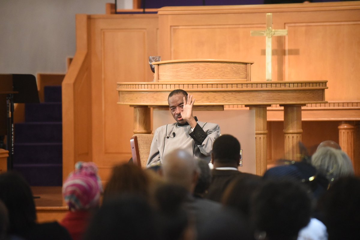 CJAphotogRaphy's tweet photo. @themzbc Dr. @leonardnsmith brings the word on 1st Sunday "Don't Quit Stay & Fight". #1stSunday #betterIn2017 #mtzion https://t.co/R5GwXDqkVP