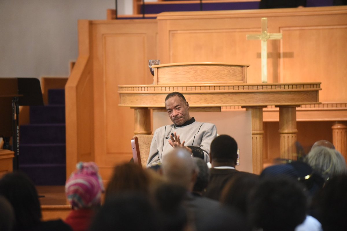 CJAphotogRaphy's tweet photo. @themzbc Dr. @leonardnsmith brings the word on 1st Sunday "Don't Quit Stay & Fight". #1stSunday #betterIn2017 #mtzion https://t.co/R5GwXDqkVP
