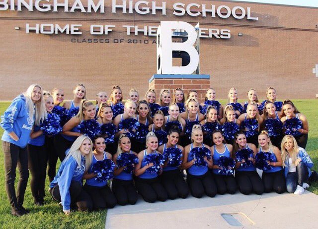 BMinerettes's tweet photo. Minerettes love football season!💙🏈 https://t.co/ffx9udF0Zg