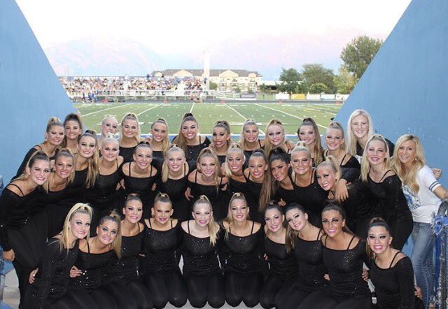 BMinerettes's tweet photo. Minerettes love football season!💙🏈 https://t.co/ffx9udF0Zg