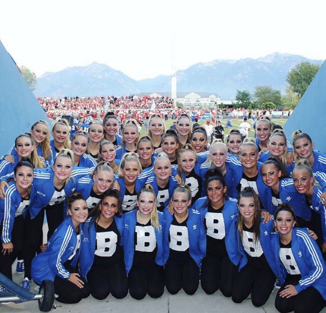 BMinerettes's tweet photo. Minerettes love football season!💙🏈 https://t.co/ffx9udF0Zg