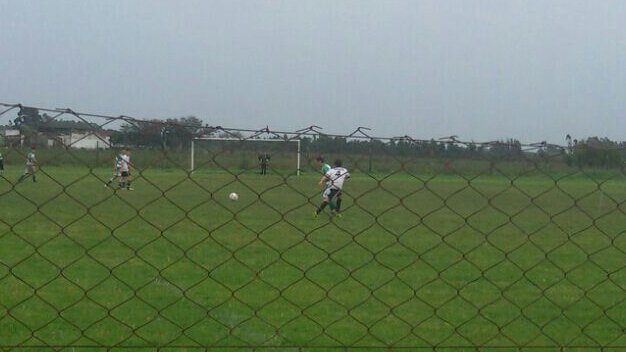 IdentidadDepor2's tweet photo. Darling y Huracán empatan sin goles en el adelanto de la 7a. en Sauce. En Sub 17 ganó Darling 3 a 0.Desde las 15.30 hs. fútbol en el 90.1 FM https://t.co/Qpoo4AXJpn