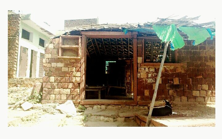 KaabiraSpeaking's tweet photo. The portrait of hard work. #underratedworks #rajasthan
Link: https://t.co/zpmapYPOl2 https://t.co/TQMUOf7lbw