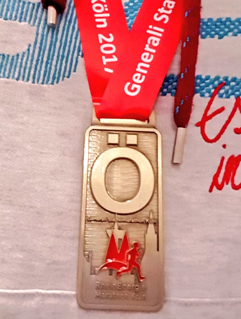 MaanZrmnd's tweet photo. Öngölöflök tröts! #KölnMarathon #2ndRunner #staffel #ö https://t.co/YKwrLG0TVg