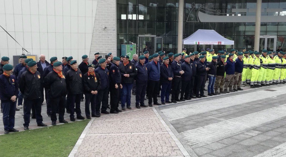 gigi_chigi's tweet photo. Conclusa a #Rosolina, presenti Comandante #Serenissima, Autorità locali e #lagunari #ALTA, esercitazione #DELTA2017. @Esercito @alta_web https://t.co/f49xAehR8r