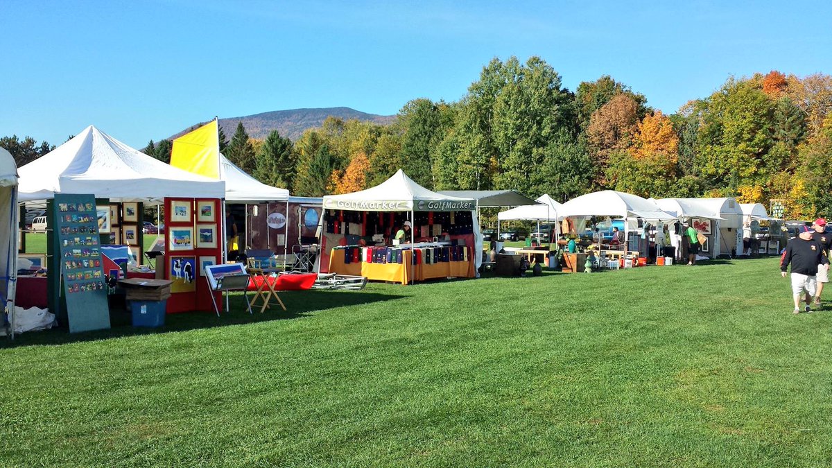 GoodwayRumCakes's tweet photo. Meet us in #ManchesterVT today!
Weβre at the #RileyRink in #HuntersPark! #Artsandcrafts #festival! #Craftproducers https://t.co/Emi3us6jdU