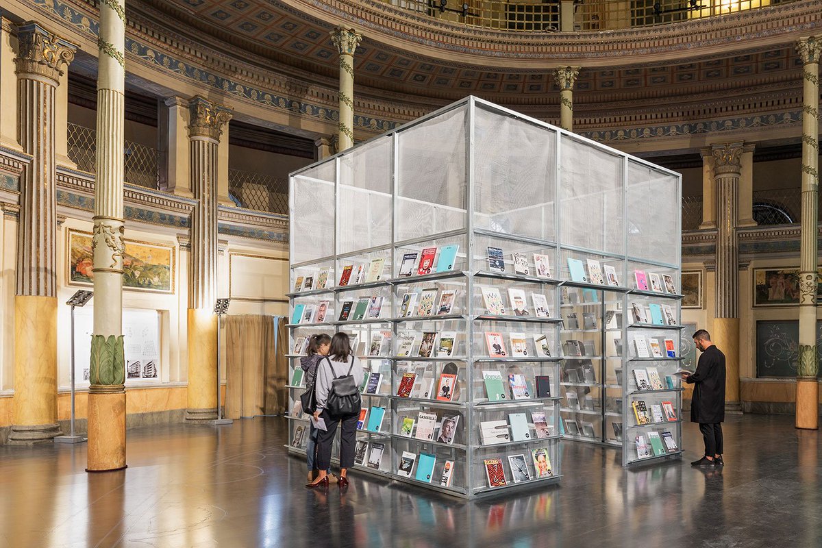 io_arch's tweet photo. #pressbox, l'installazione-edicola temporanea e archetipica di #setarchitects @go_mintlist https://t.co/3vboqUdc7w https://t.co/cuPGjNvDWA
