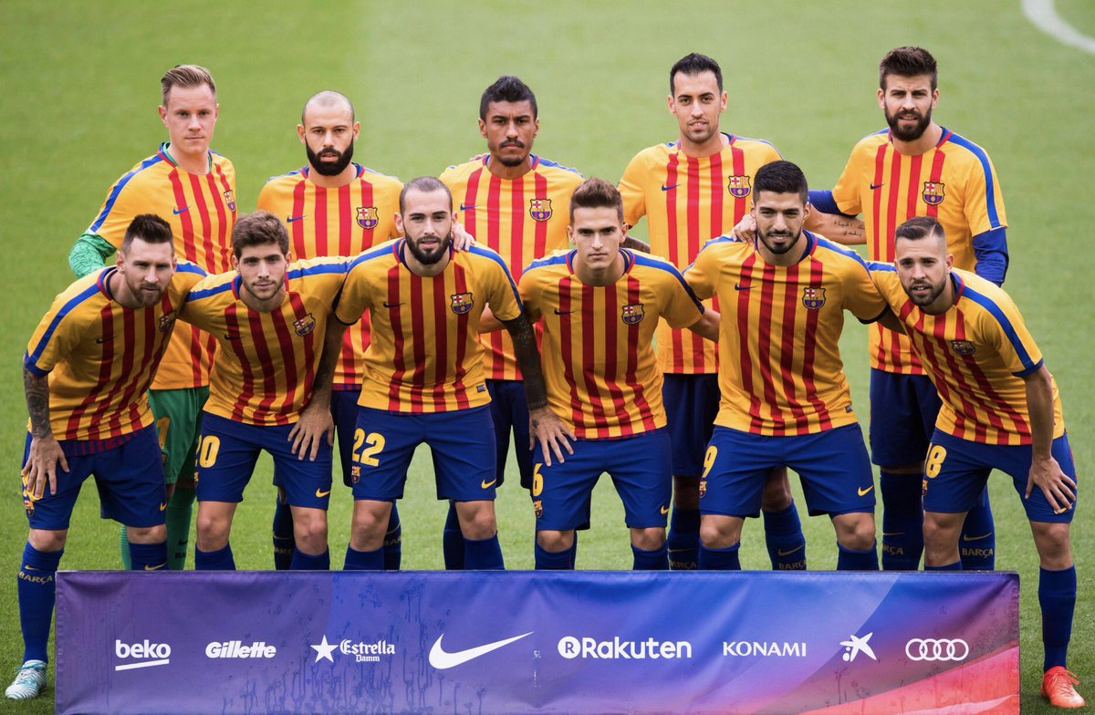JohnGubba's tweet photo. #CatalonianReferendum Interesting that @FCBarcelona posed for photographs before match behind closed doors wearing colours of #CatalanFlag https://t.co/vXNFVRF6DR