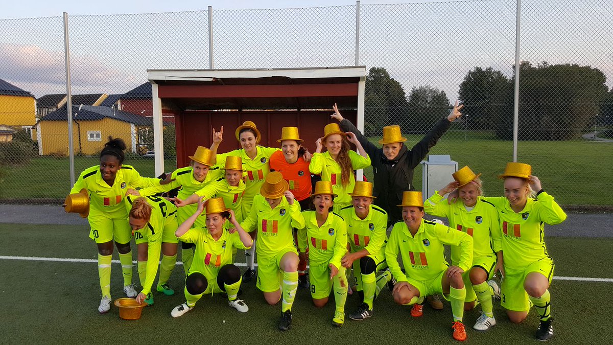 KistaGalaxy's tweet photo. Kista Galaxy vinner Division 5B Dam i sin första säsong!! Mäktiga, skickliga tjejer!! https://t.co/sVf0Wbgd6s
