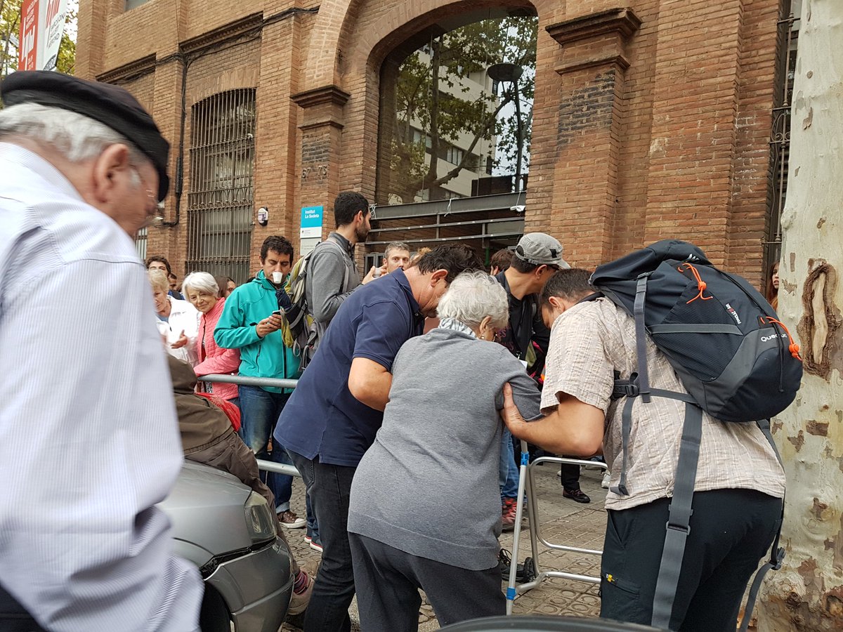_PaulMonaghan's tweet photo. One can almost say the result of the #CatalanReferendum is irrelevant. Needless police violence means Spain has undoubtedly lost. #Catalunya https://t.co/hzxKNPGnD0