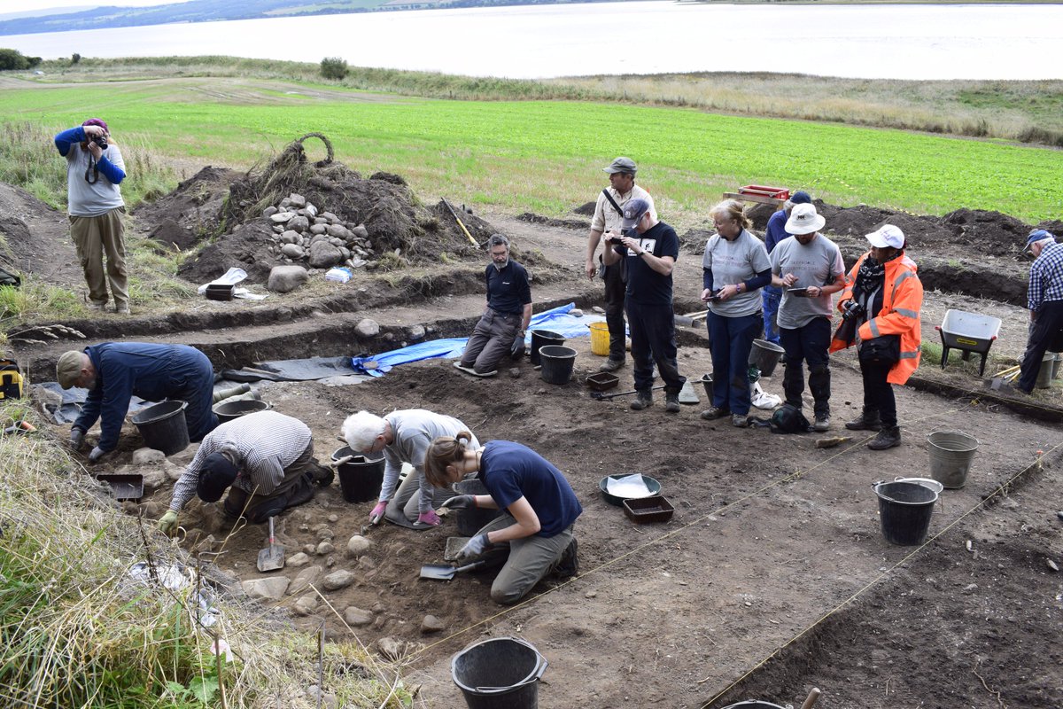 Blog post rounding up yesterday's Mesolithic antler finds in Trench 1C - tarradalethroughtime.co.uk/blog.asp?blogi… #tarradalethroughtime
