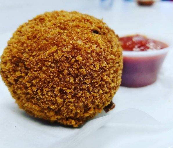 JoesPizzaLLC's tweet photo. nom nom! #epalleris #arincini #riceball #newcanaan #joespizza #apizz #pizzeria #italiancooking #redsauce https://t.co/A8JTo5SzfM