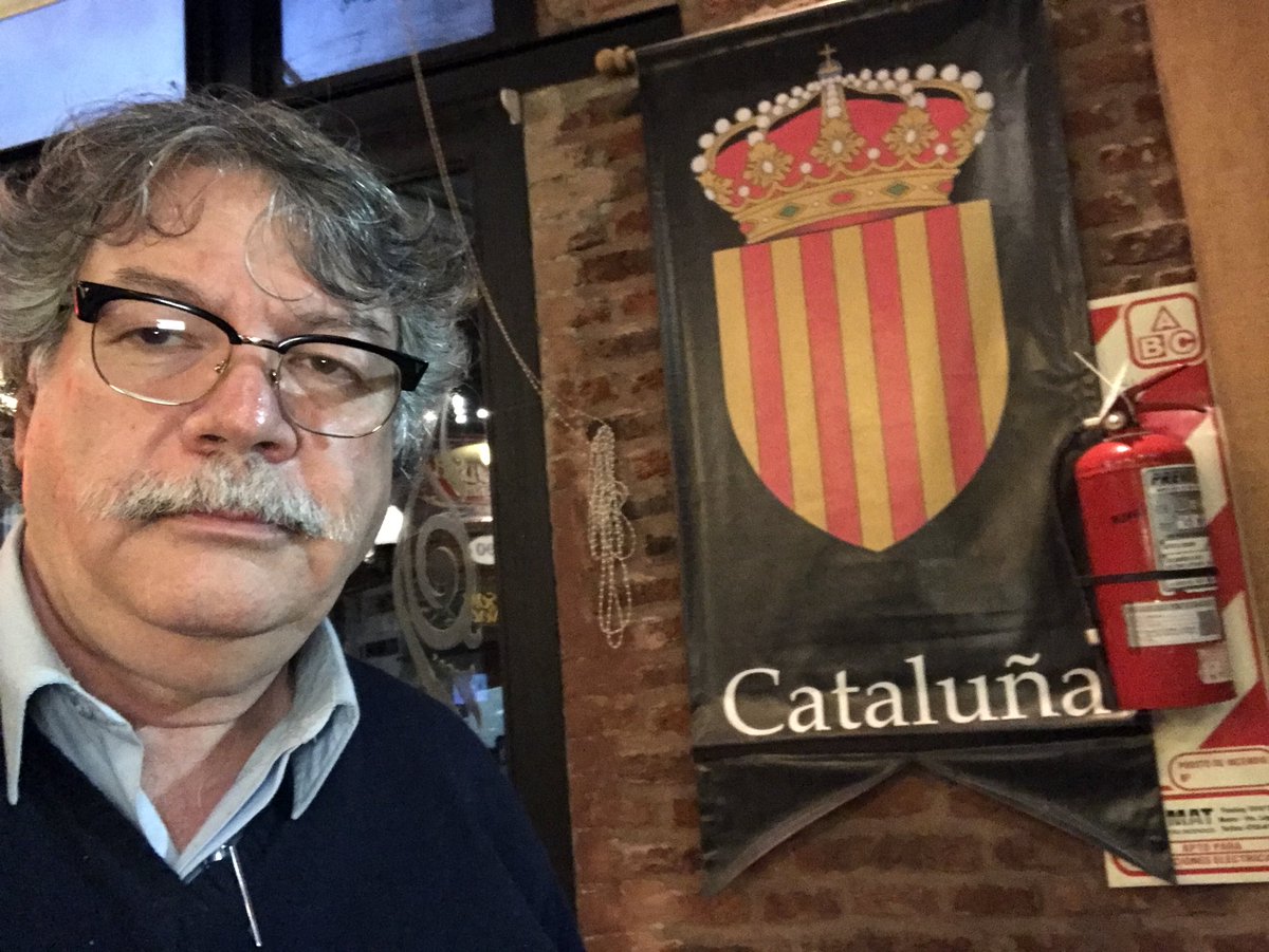 FBuenAbad's tweet photo. La Dictadura monárquica franco-nazi-fascista tiñe con represión la voluntad democrática del pueblo harto d parásitos neoliberales y “nobles” https://t.co/a9lIPwDzCz