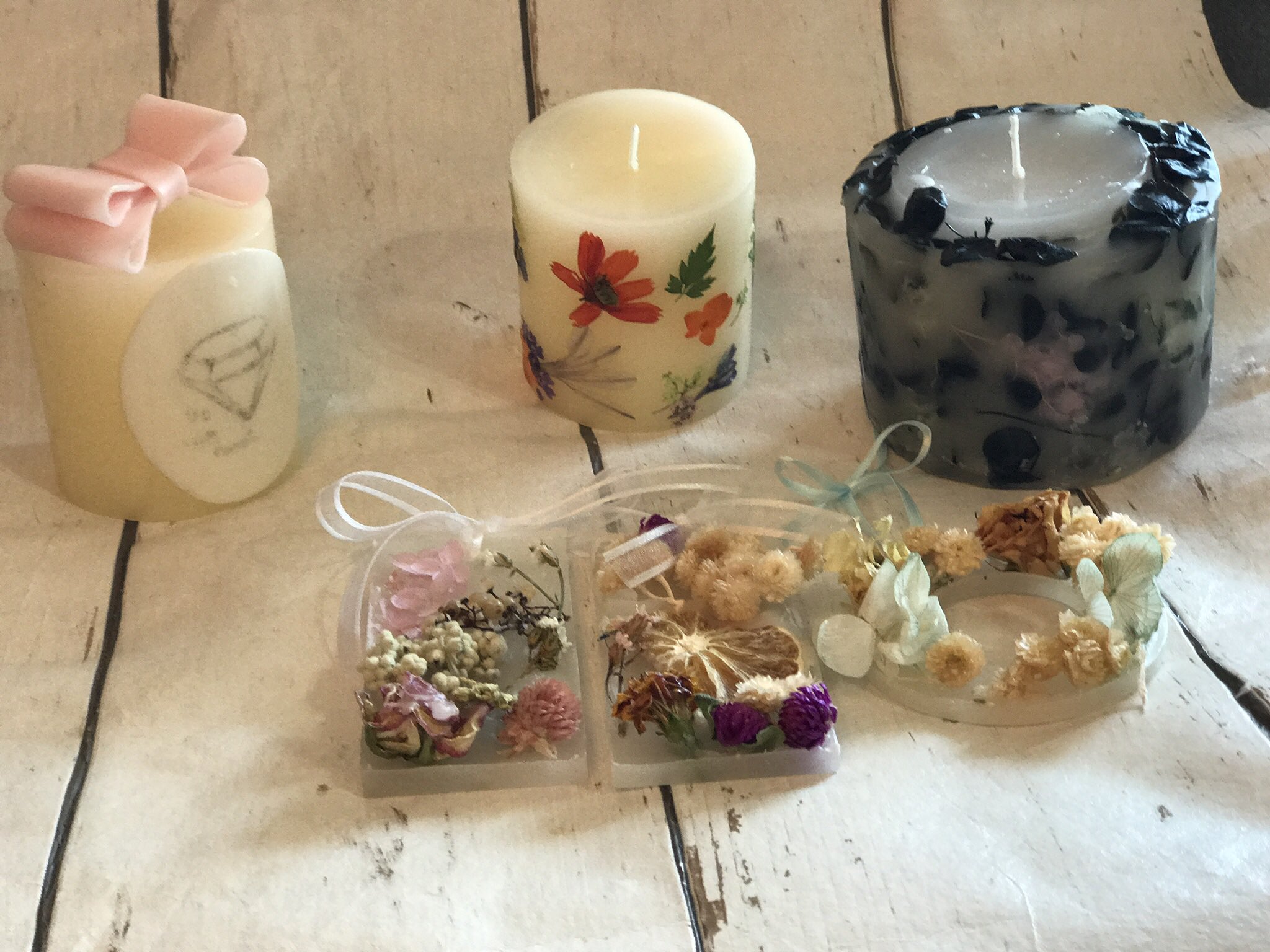 deco Shop Yb ﾎﾞﾀﾆｯｸｷｬﾝﾄﾞﾙﾚｯｽﾝ 1 ﾎﾞﾀﾆｯｸｷｬﾝﾄﾞﾙ2 押し花ｷｬﾝﾄﾞﾙ 3 ｱﾛﾏﾜｯｸｽｻｼｪ4 ｷｬﾝﾄﾞﾙﾃﾞｺﾚｰｼｮﾝ 5 ｷｬﾝﾄﾞﾙについて6 押し花の作り方7 ﾄﾞﾗｲﾌﾗﾜｰの作り方 以上の7lesson合計円 税抜き T Co Czuyjzljyu Twitter