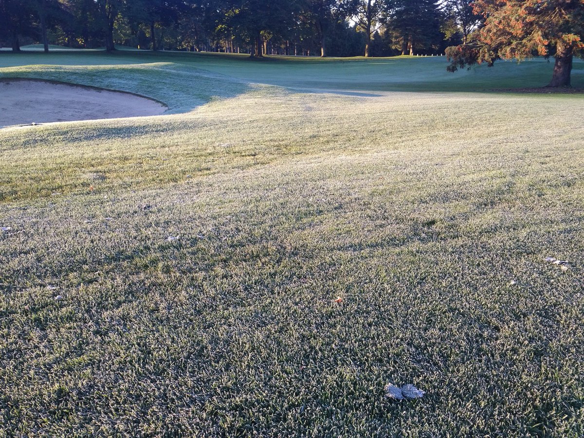 greensgurl's tweet photo. First frost delay of the season. On a weekend and tournament day of course.  #turflife #markham #golfcourseproblems https://t.co/DiV3NCTcZ4